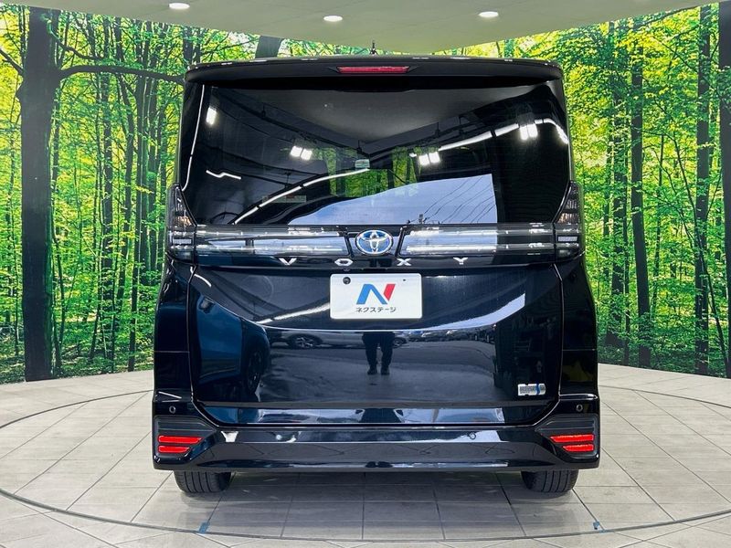 2023 Toyota Voxy 6AA-ZWR90W (UW-6a98e7f15915e)[16]