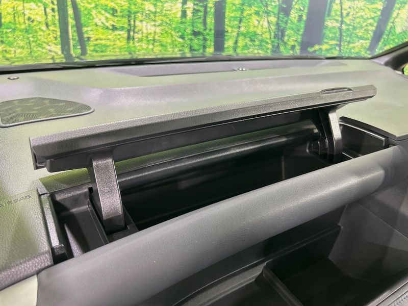 2023 Toyota Voxy 6AA-ZWR90W (UW-6a98e7f15915e)[27]