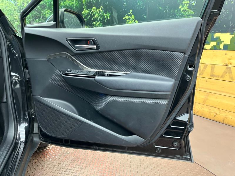 2021 Toyota C-HR 6AA-ZYX11 (UW-6a98e8044b6d9)[28]
