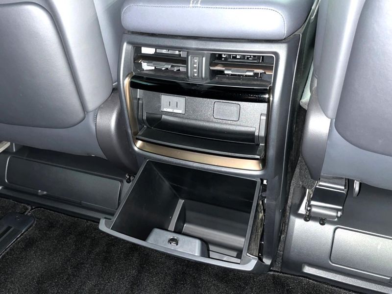 2023 Toyota Alphard Hybrid 6AA-AAHH40W (UW-6a9a35201f1c0)[21]