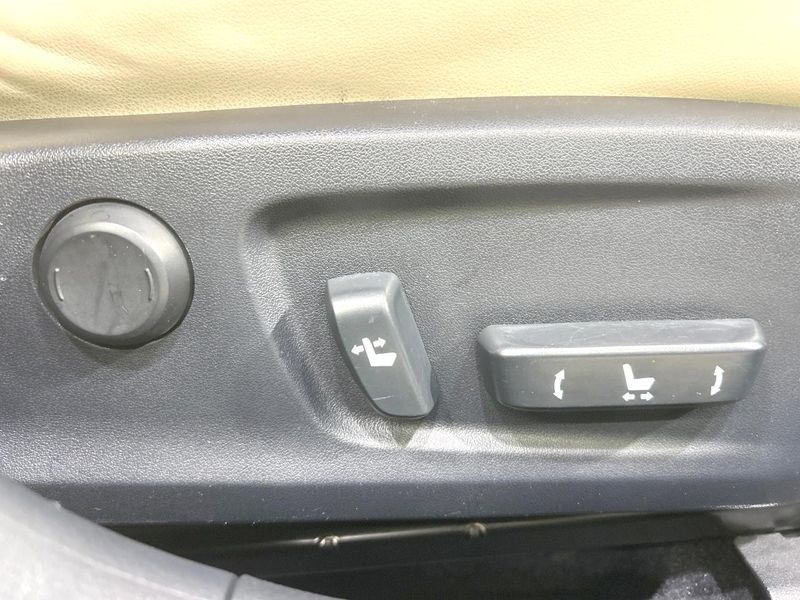 2013 Lexus IS DAA-AVE30 (UW-6a9a355fd03ab)[6]