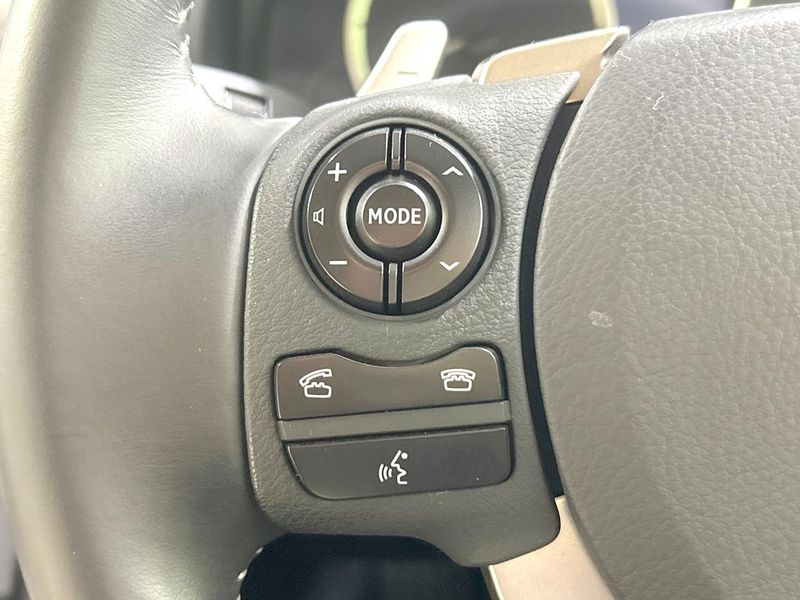 2013 Lexus IS DAA-AVE30 (UW-6a9a355fd03ab)[26]