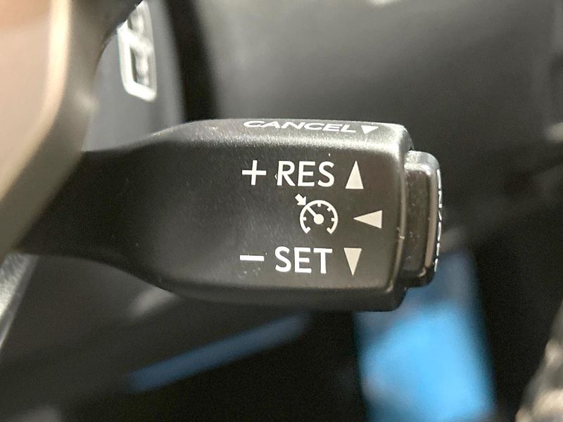 2013 Lexus IS DAA-AVE30 (UW-6a9a355fd03ab)[27]