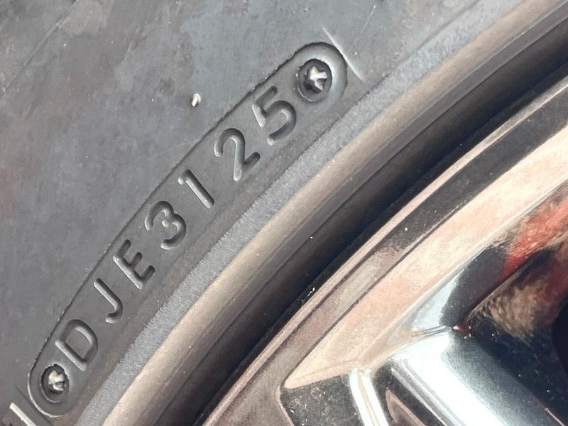 2023 Lexus IS 6AA-AVE30 (UW-6a9a3560df231)[17]