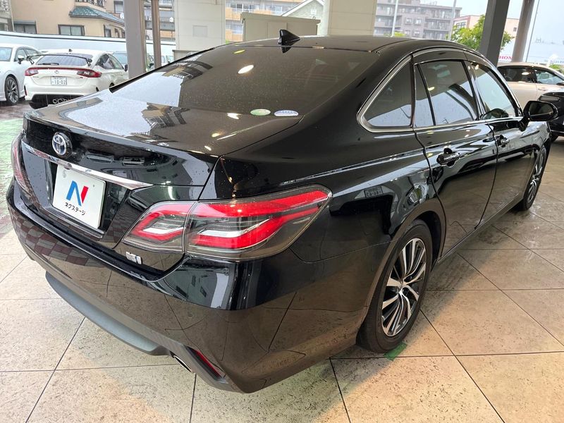 2019 Toyota Crown Hybrid 6AA-AZSH20 (UW-6a9a35883cb8c)[24]