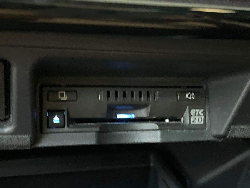 2019 Toyota Crown Hybrid 6AA-AZSH20 (UW-6a9a35883cb8c)[26]