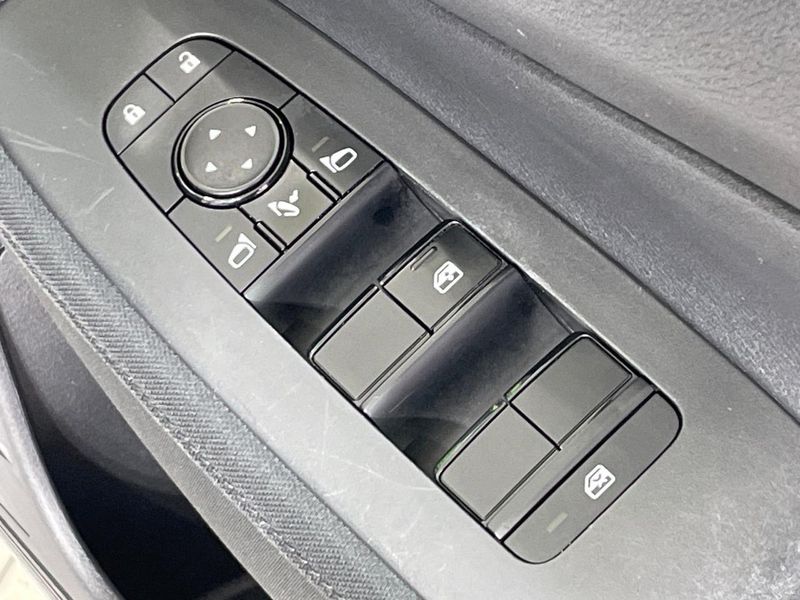 2021 Nissan Note 6AA-E13 (UW-6a9a35fcc9748)[24]