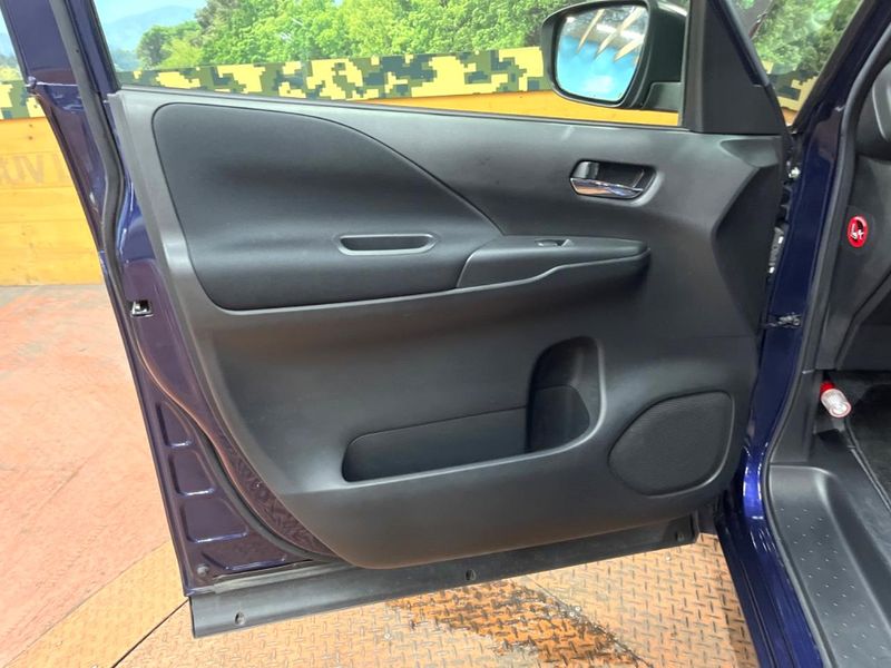 2017 Nissan Serena DAA-GFC27 (UW-6a9a3626dbc9d)[6]