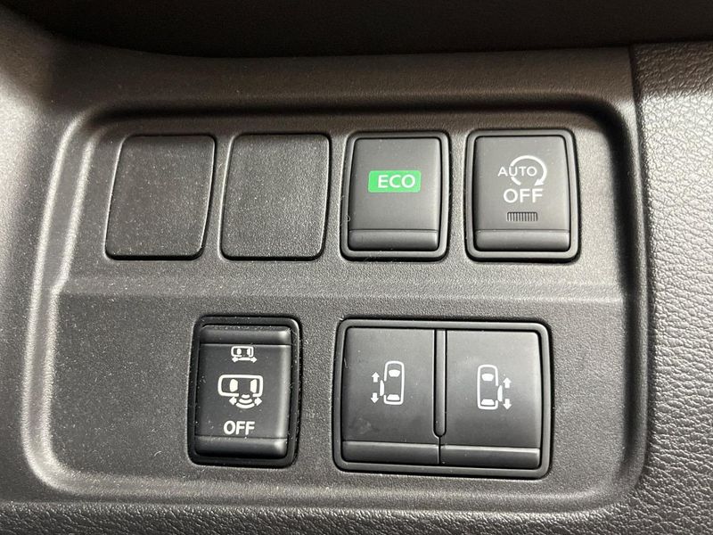 2017 Nissan Serena DAA-GFC27 (UW-6a9a3628adb18)[25]