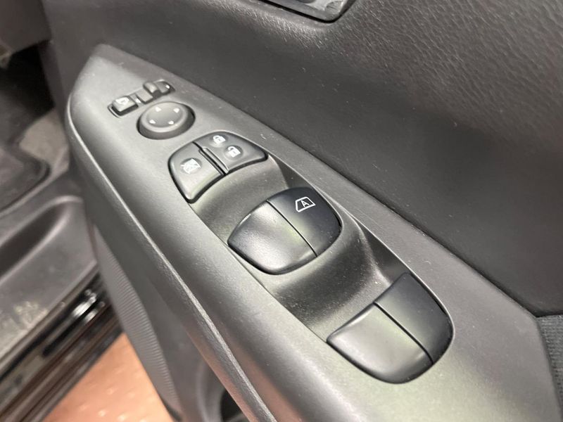 2017 Nissan Serena DAA-GFC27 (UW-6a9a3628adb18)[23]