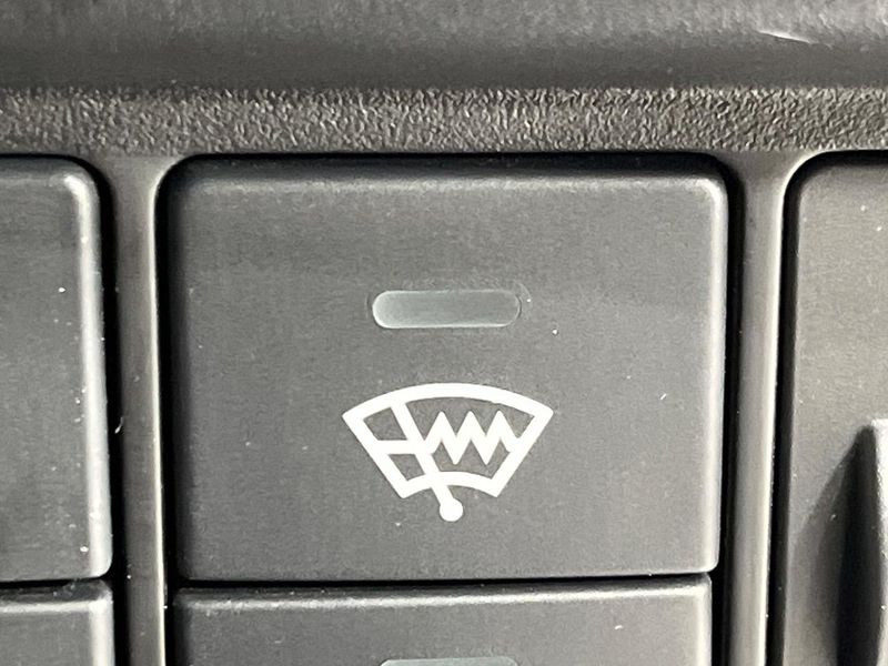 2016 Honda Grace DAA-GM5 (UW-6a9a363ece172)[18]