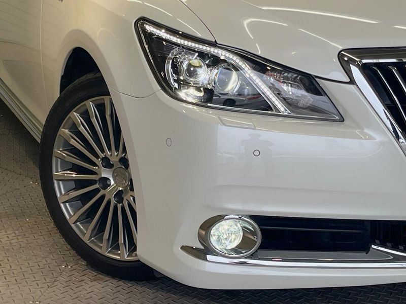 2017 Toyota Crown Majesta DAA-GWS214 (UW-6a9a366454034)[5]