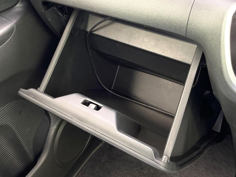 2017 Honda N-BOX CUSTOM DBA-JF1 (UW-6a9a36b5871b0)[23]