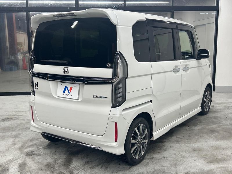 2022 Honda N-BOX CUSTOM 6BA-JF3 (UW-6a9a36dca4bd6)[28]
