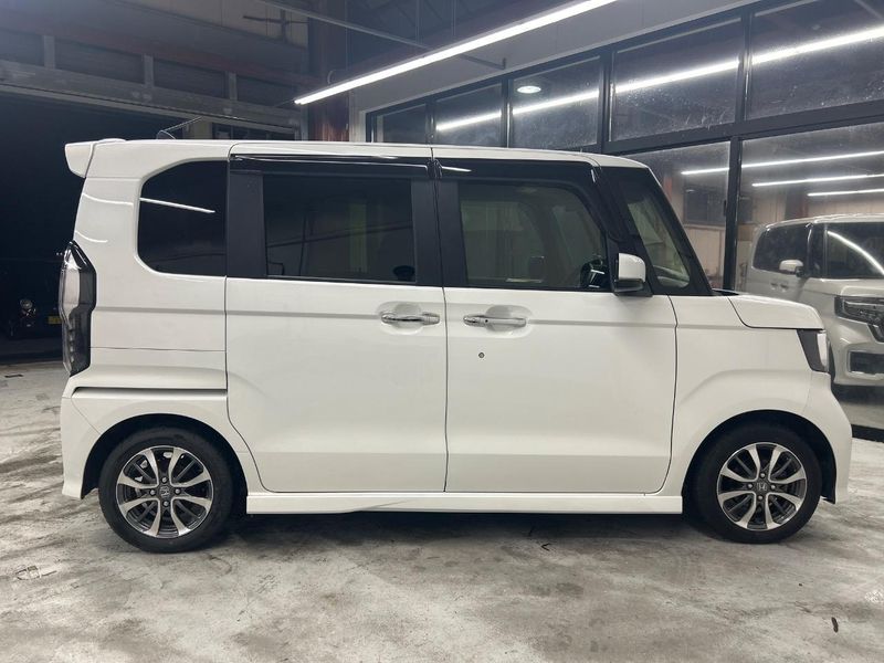 2022 Honda N-BOX CUSTOM 6BA-JF3 (UW-6a9a36dca4bd6)[27]
