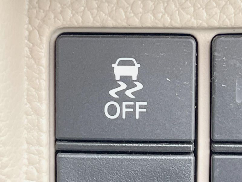 2017 Honda N-BOX DBA-JF4 (UW-6a9a36e2baefd)[27]
