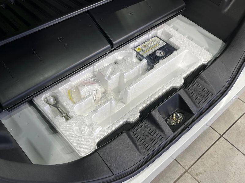 2025 Suzuki Spacia 5AA-MK94S (UW-6a9a37da2e826)[28]