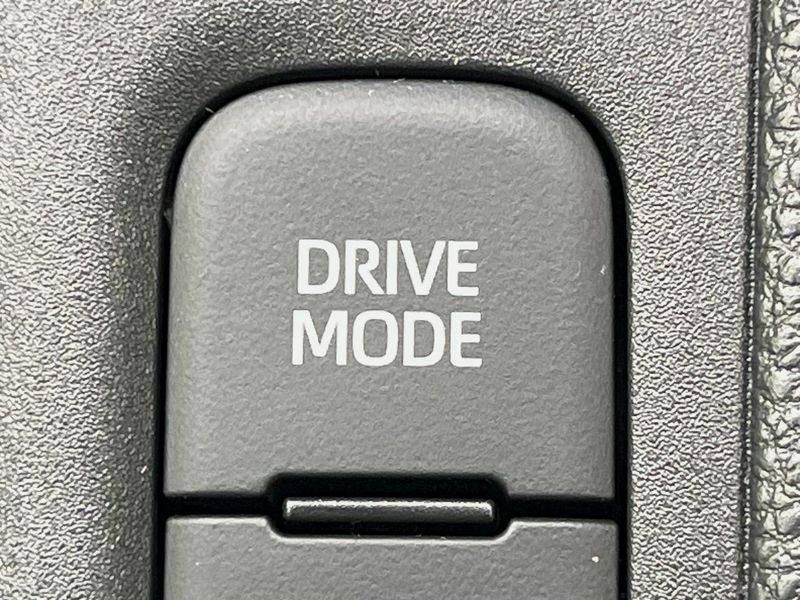 2025 Toyota Yaris 5BA-MXPA10 (UW-6a9a38189b045)[12]