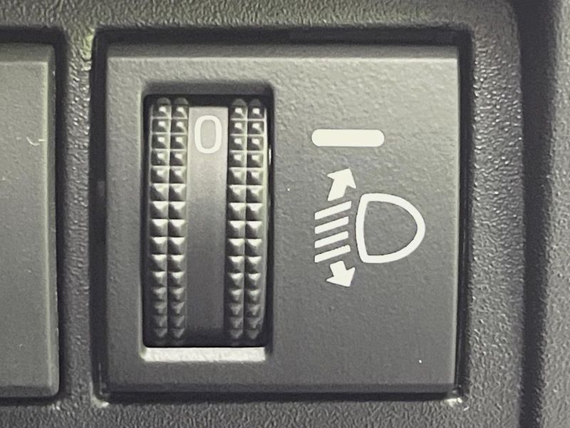 2025 Toyota Yaris 5BA-MXPA10 (UW-6a9a38189b045)[9]