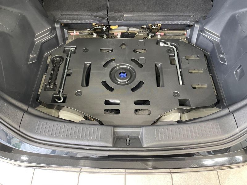 2021 Toyota Aqua 6AA-MXPK11 (UW-6a9a382f5703a)[25]