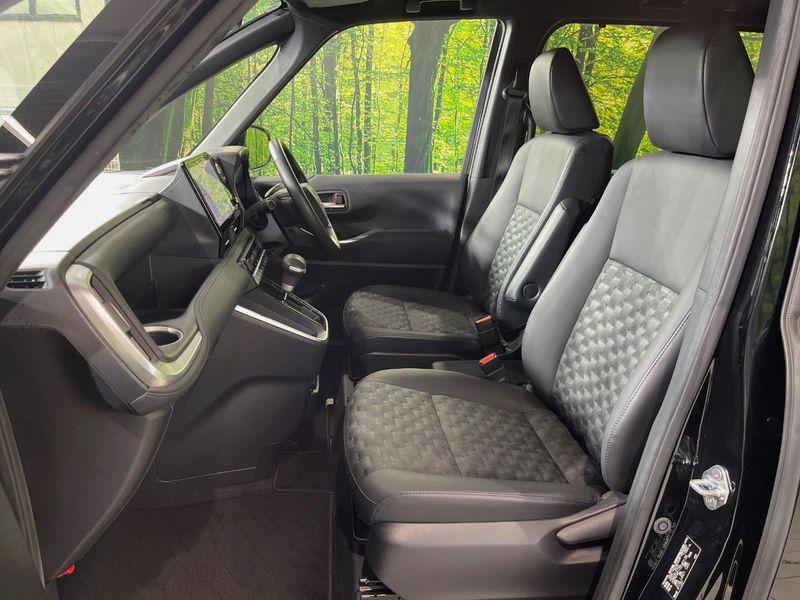 2023 Toyota Voxy 6BA-MZRA90W (UW-6a9a385e3d768)[28]