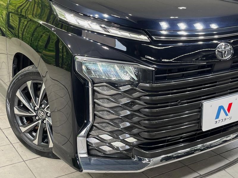 2023 Toyota Voxy 6BA-MZRA90W (UW-6a9a385e3d768)[25]