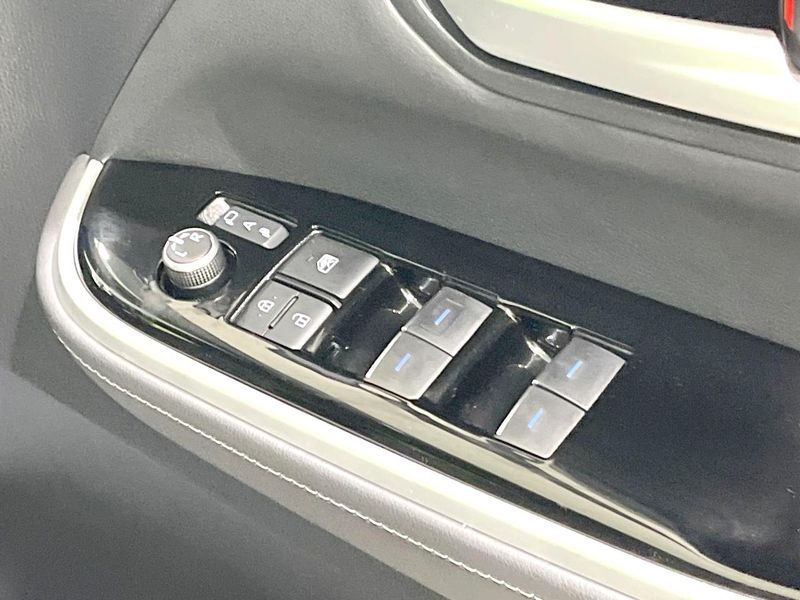 2023 Toyota Noah 6BA-MZRA90W (UW-6a9a385f49aad)[26]