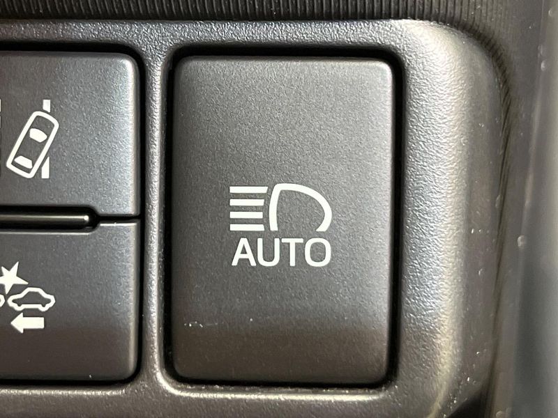 2017 Toyota Aqua DAA-NHP10 (UW-6a9a387d2a81d)[28]