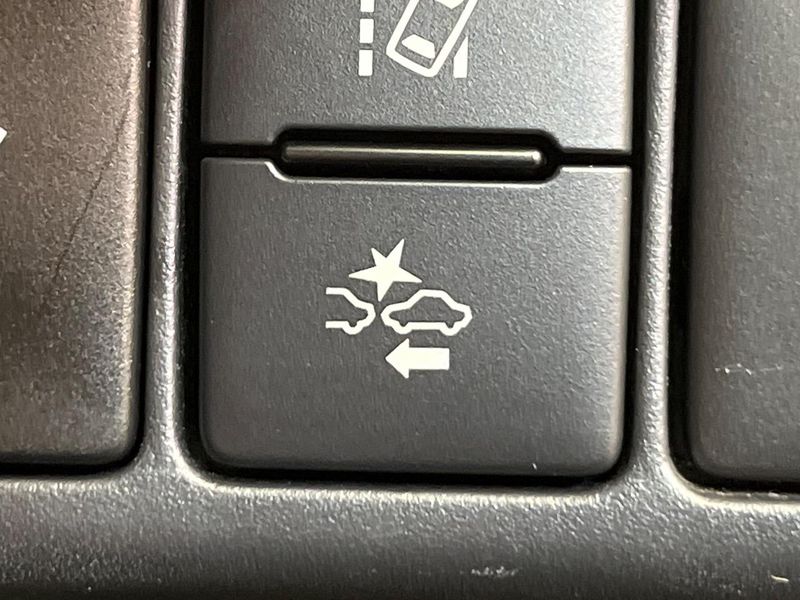 2017 Toyota Aqua DAA-NHP10 (UW-6a9a387d2a81d)[27]