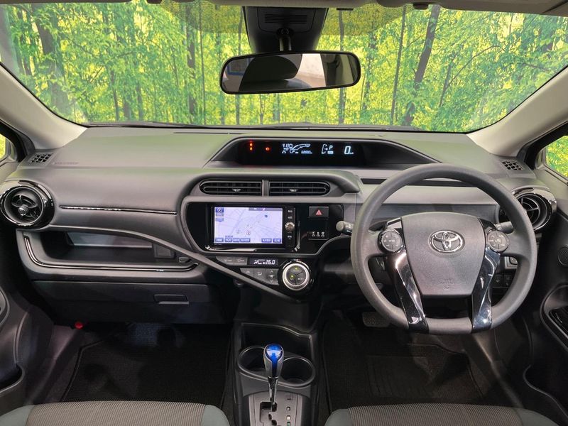 2017 Toyota Aqua DAA-NHP10 (UW-6a9a387d2a81d)[17]