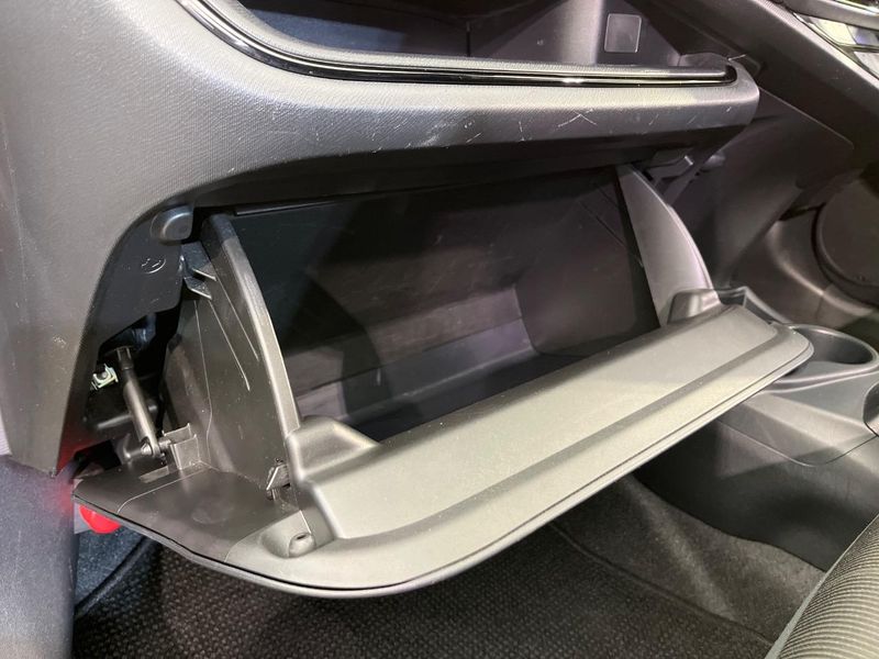 2017 Toyota Aqua DAA-NHP10 (UW-6a9a387d2a81d)[10]
