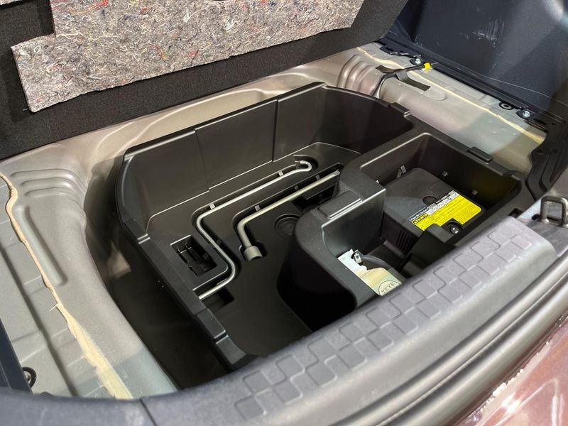 2017 Toyota Aqua DAA-NHP10 (UW-6a9a387d2a81d)[13]