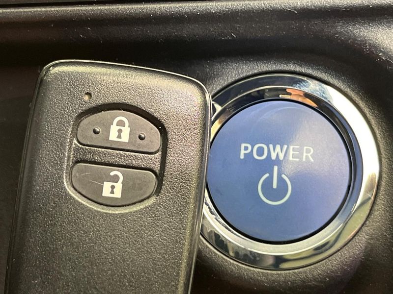 2017 Toyota Aqua DAA-NHP10 (UW-6a9a387d2a81d)[29]