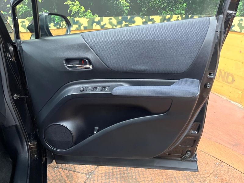 2017 Toyota Sienta DAA-NHP170G (UW-6a9a3883a94cf)[17]
