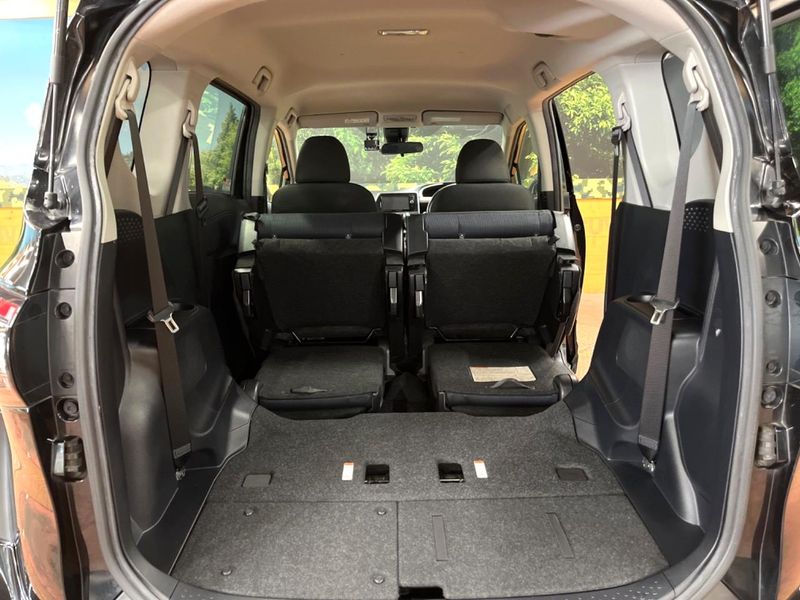 2017 Toyota Sienta DAA-NHP170G (UW-6a9a3883a94cf)[12]