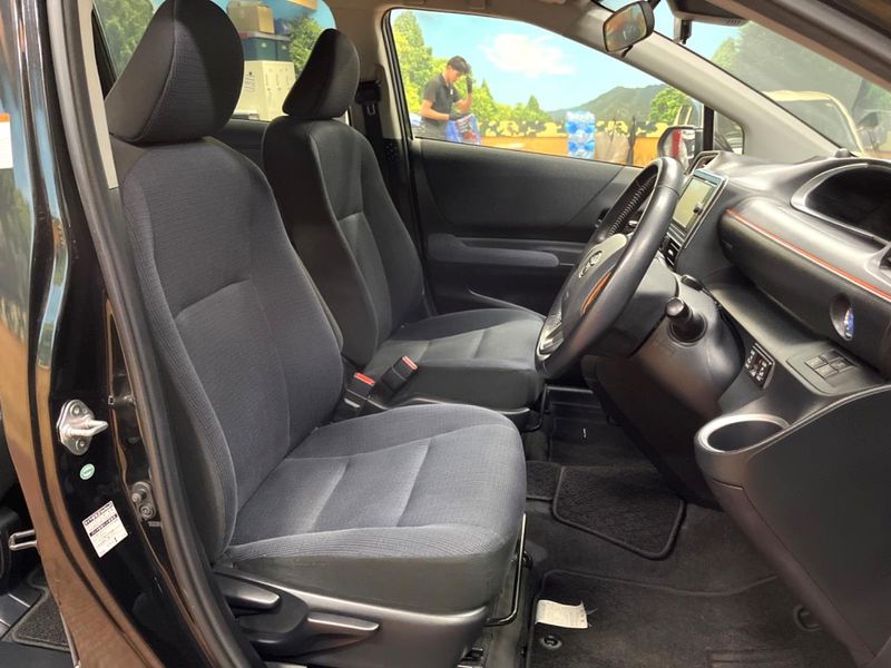 2017 Toyota Sienta DAA-NHP170G (UW-6a9a3883a94cf)[16]