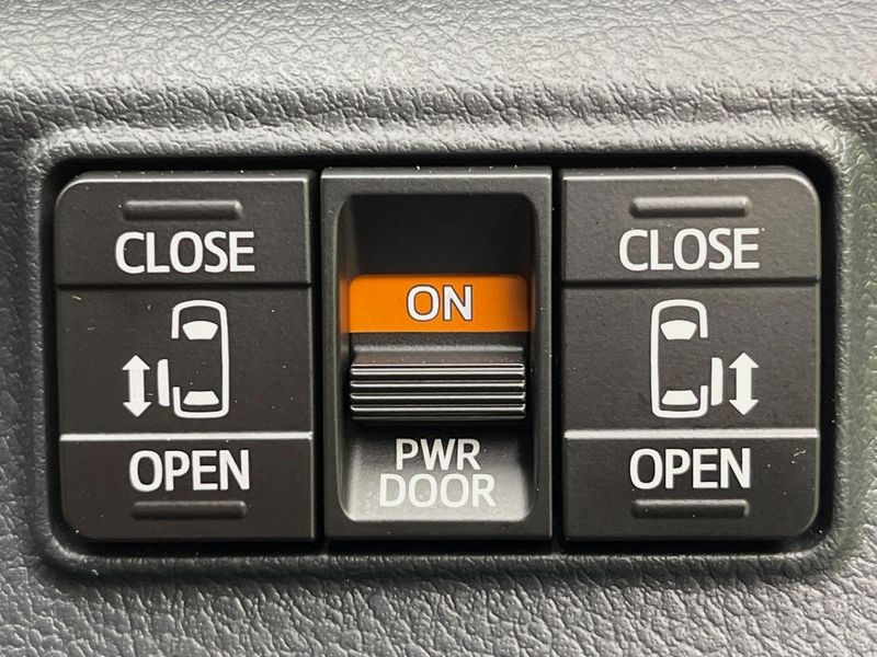 2017 Toyota Sienta DAA-NHP170G (UW-6a9a3883ba194)[9]