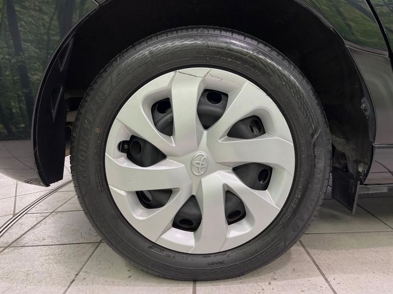 2017 Toyota Sienta DAA-NHP170G (UW-6a9a3883c8b95)[17]