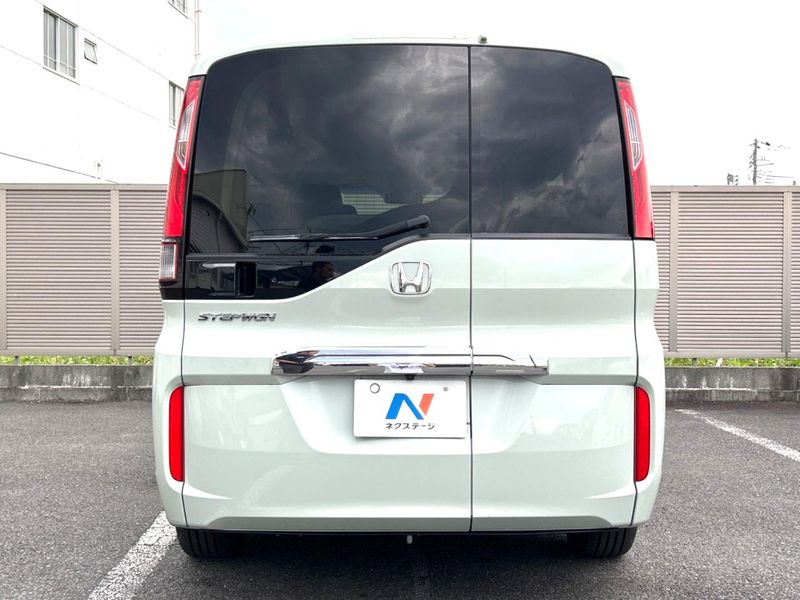 2016 Honda Step Wagon DBA-RP1 (UW-6a9a38a2575b1)[14]