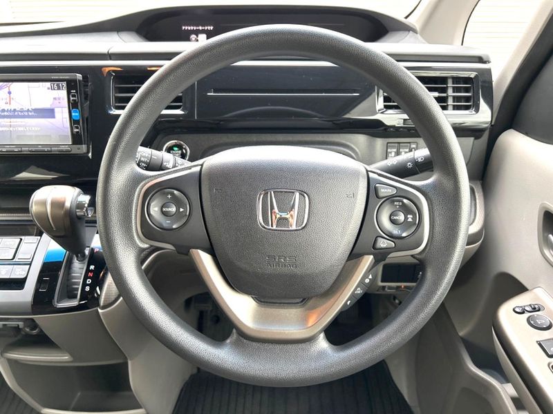 2016 Honda Step Wagon DBA-RP1 (UW-6a9a38a2575b1)[21]