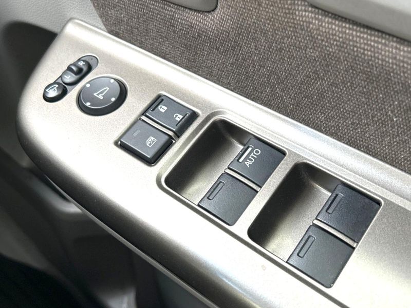 2016 Honda Step Wagon DBA-RP1 (UW-6a9a38a2575b1)[26]