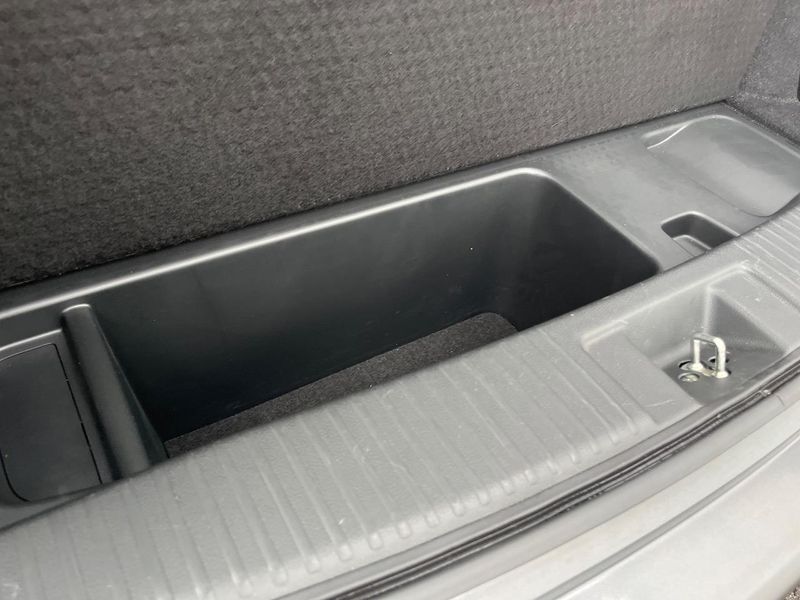 2015 Honda Vezel DAA-RU3 (UW-6a9a38ace2638)[25]