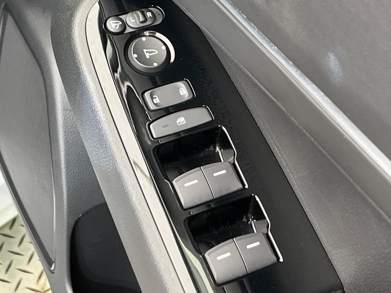 2021 Honda Vezel 6AA-RV5 (UW-6a9a38b49edd8)[25]