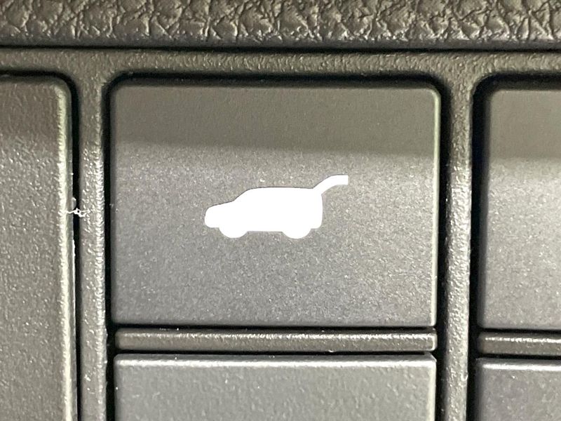 2022 Honda Vezel 6AA-RV5 (UW-6a9a38b8b3771)[27]