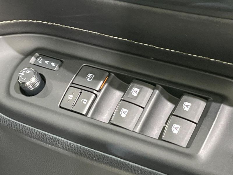 2016 Toyota Esquire DBA-ZRR80G (UW-6a9a394974055)[17]