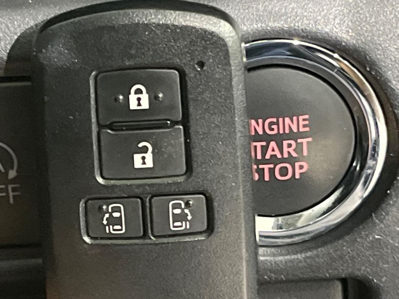 2016 Toyota Esquire DBA-ZRR80G (UW-6a9a394974055)[22]