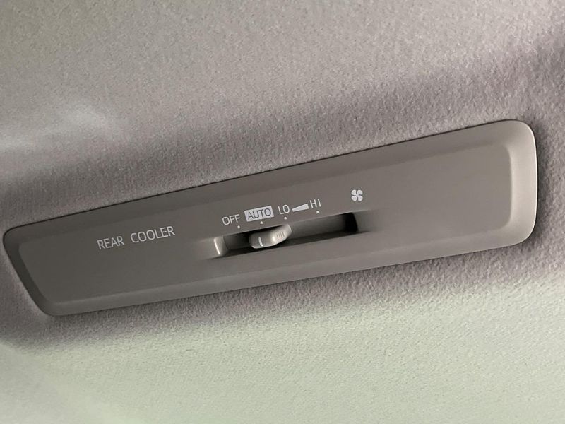 2016 Toyota Esquire DBA-ZRR80G (UW-6a9a394974055)[15]