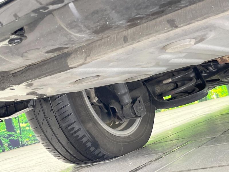 2017 Toyota Voxy DBA-ZRR80W (UW-6a9a394b5aede)[26]