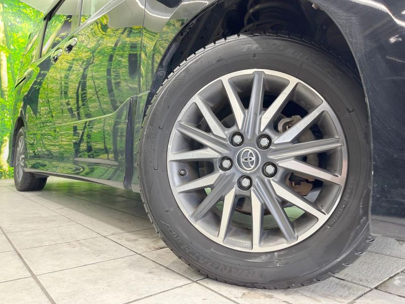 2017 Toyota Voxy DBA-ZRR80W (UW-6a9a394b5aede)[17]