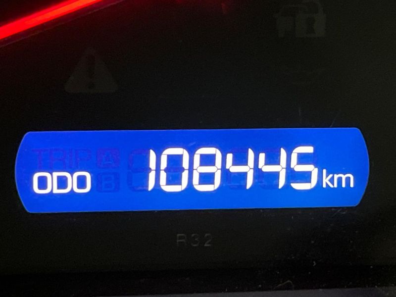 2017 Toyota Noah DBA-ZRR80W (UW-6a9a394b74541)[2]